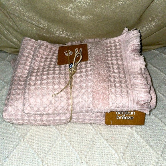 NWT Aegean Breeze Pink Textured Towels - Picture 2 of 2